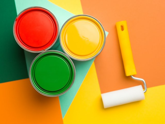 Barevná škála se dělí na barvy základní a doplňkové. Základní jsou červená, zelená a modrá, doplňkové jsou azurová, purpurová a žlutá. Autor: Comaniciu Dan, Shutterstock